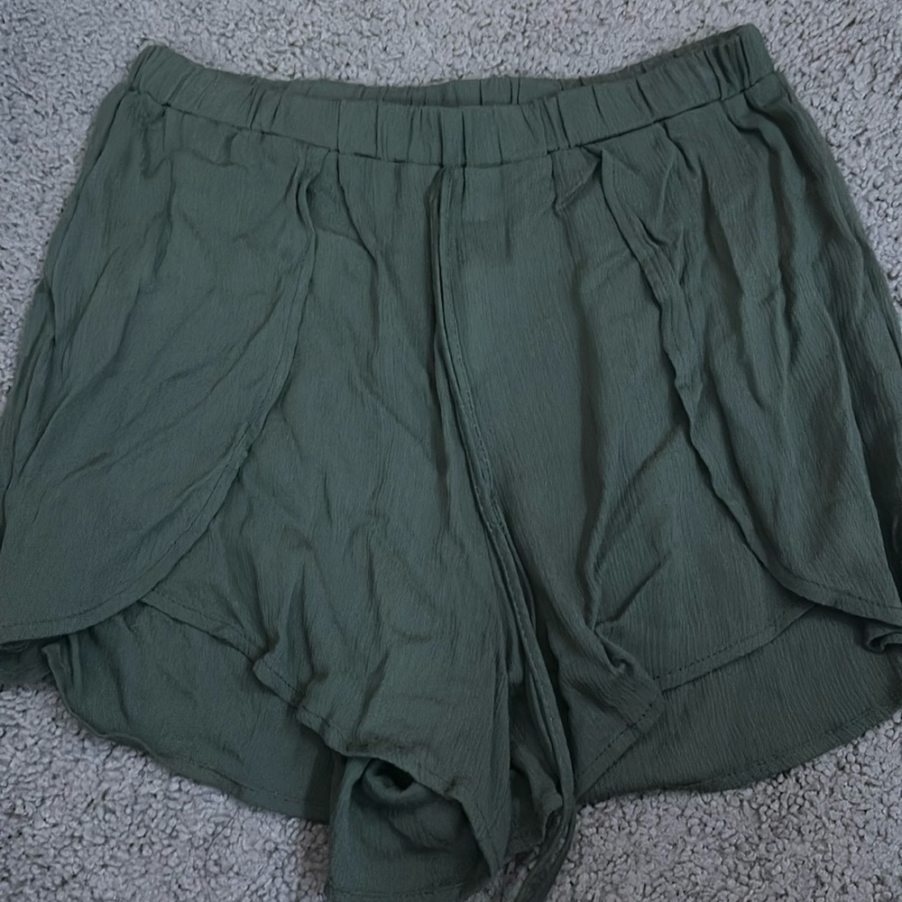 Green flow shorts never worn
